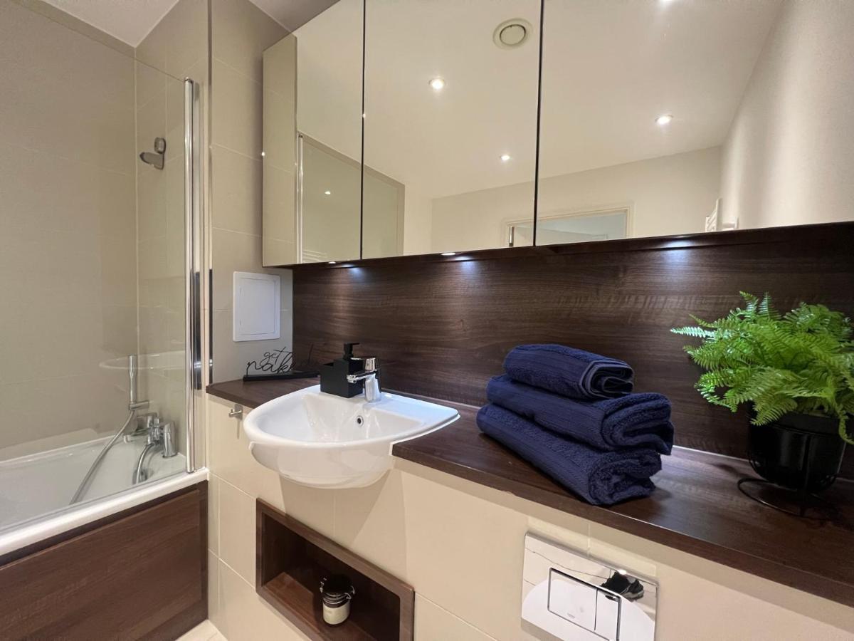Modern 2Br 2Ba Apt Wparking Sleeps 6 Comfortably Londres Extérieur photo