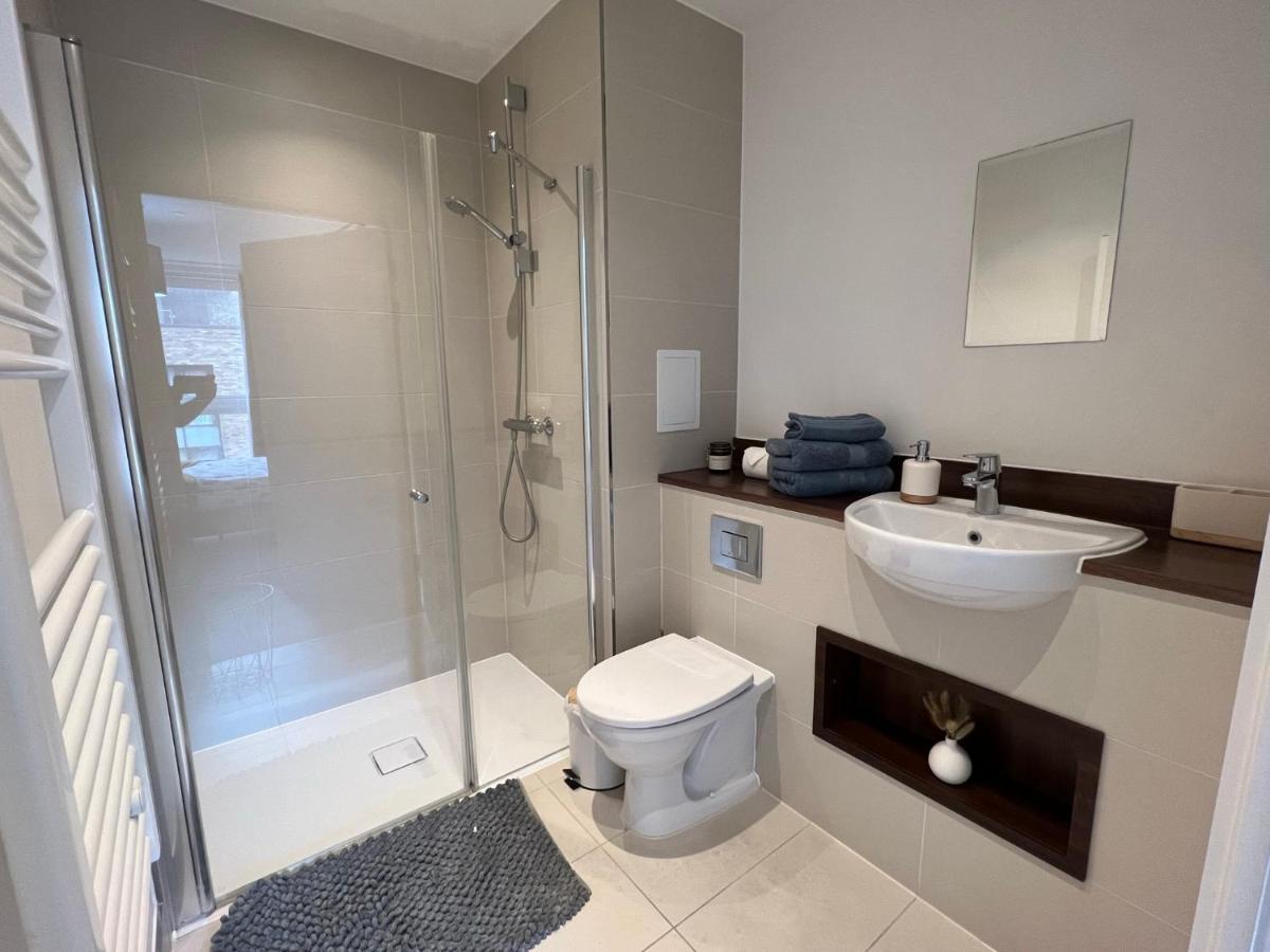 Modern 2Br 2Ba Apt Wparking Sleeps 6 Comfortably Londres Extérieur photo